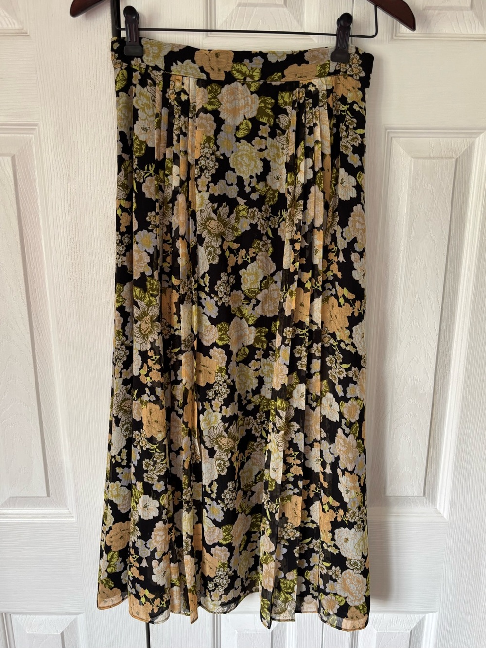 Aritzia Little Moon Floral Midi Skirt Size 6